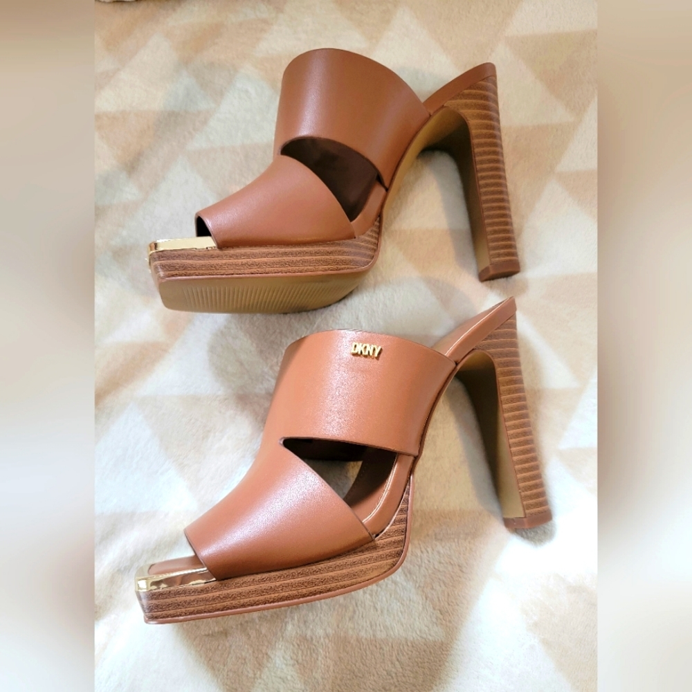 Gorgeous DKNY heels - Women's size 6
